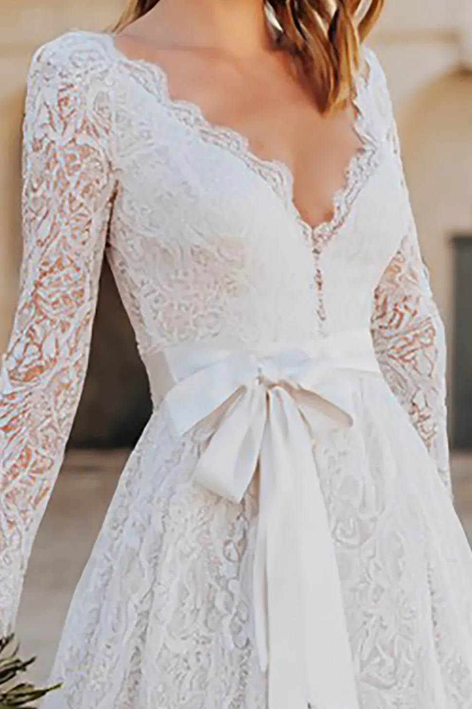 Renda Marfim V Pescoço Uma Linha Midi Vestido de Noivado com Arco
