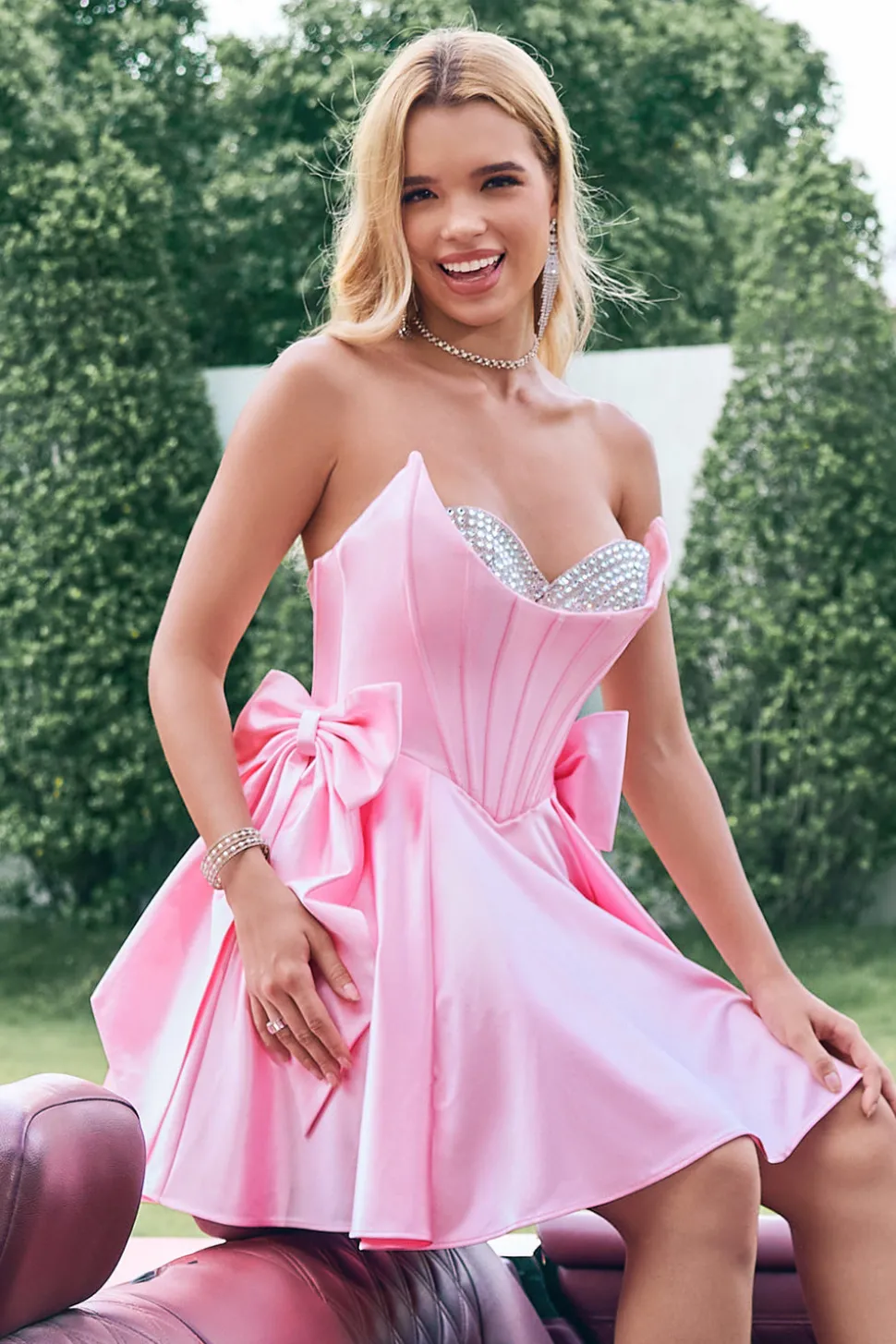 Rosa bonito uma linha sem alças espartilho frisado babado Homecoming Dress com laços