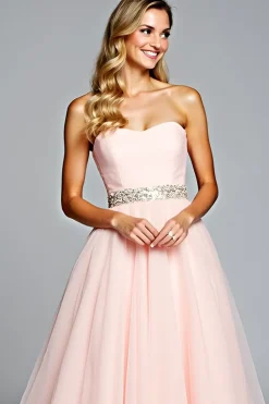 Rosa claro sem alças uma linha de tule vestido de baile com frisos