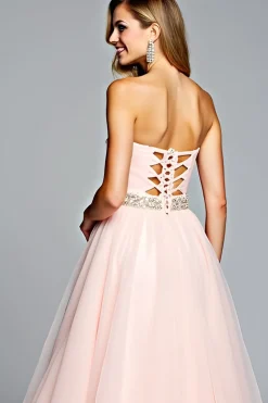 Rosa claro sem alças uma linha de tule vestido de baile com frisos