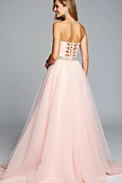 Rosa claro sem alças uma linha de tule vestido de baile com frisos