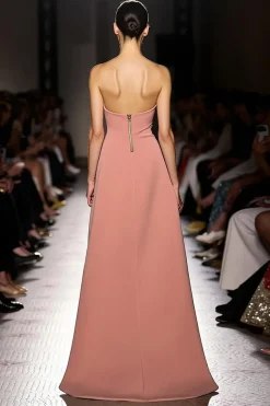 Rosa simples Ruched Strapless longo vestido de noite com fenda