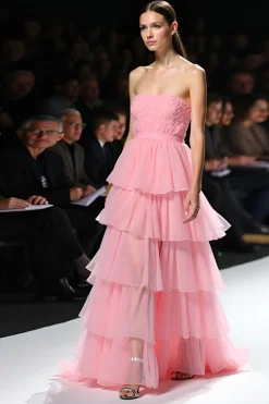 Rosa Strapless Tiered Uma Linha Vestido de Gala com Fenda