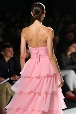 Rosa Strapless Tiered Uma Linha Vestido de Gala com Fenda