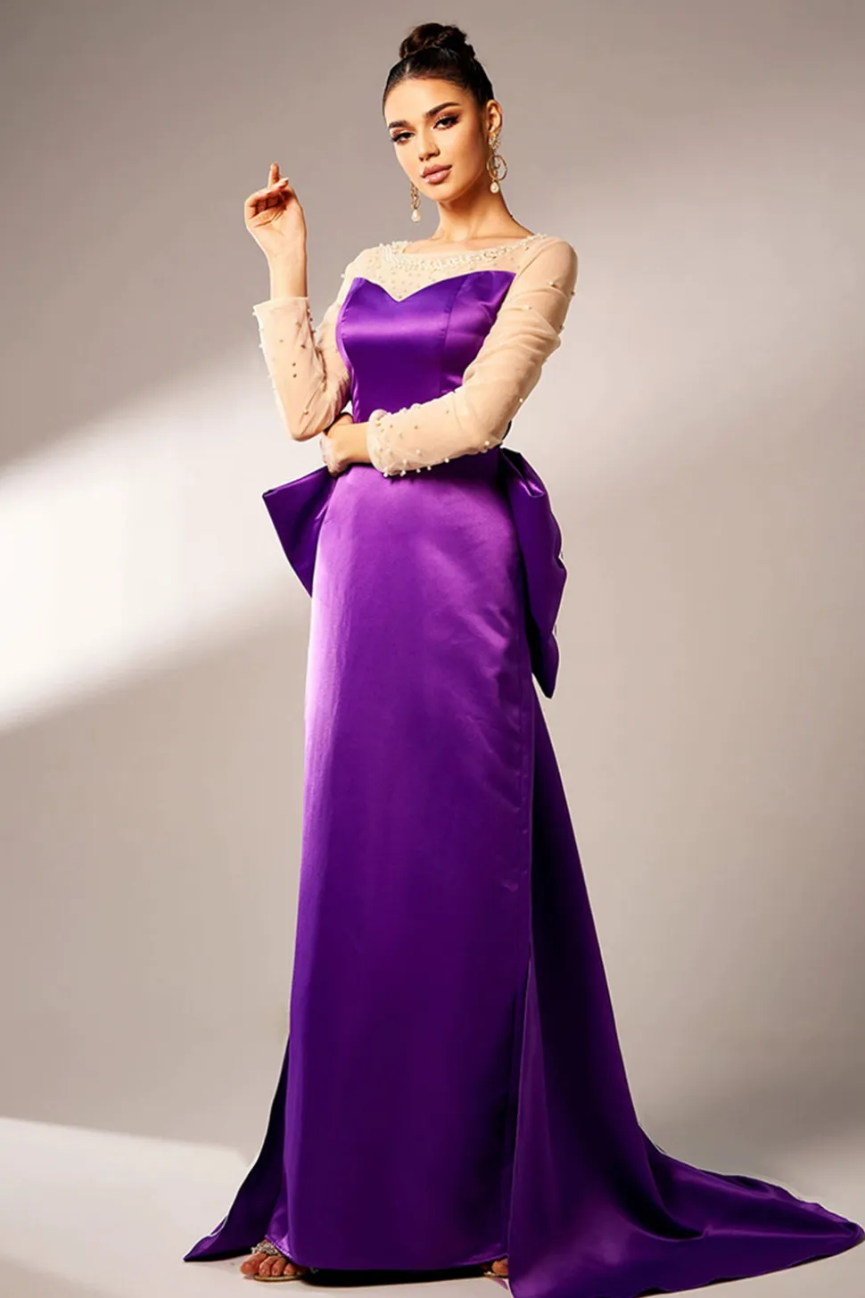 Roxo escuro Sereia Ilusão Pescoço Mangas Longas Pérolas Cetim Vestido Formal com Arco