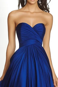 Royal Blue plissado assimétrico Chiffon Strapless Maxi A Line Formal Dress