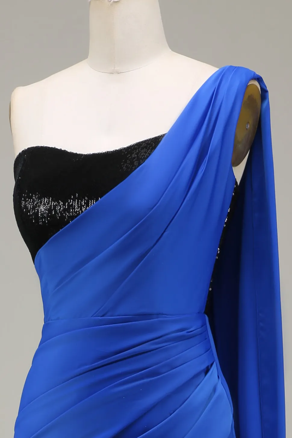Royal Blue Um Ombro Cetim e Sereia de Lantejoulas Vestido de baile plissado com fenda