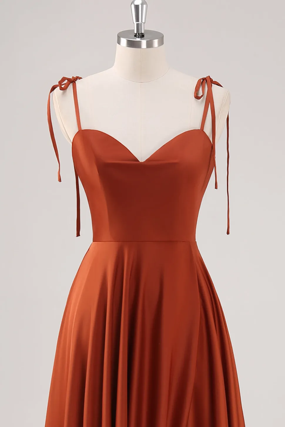 Rust plissado uma linha espaguete alças vestido de dama de honra com fenda