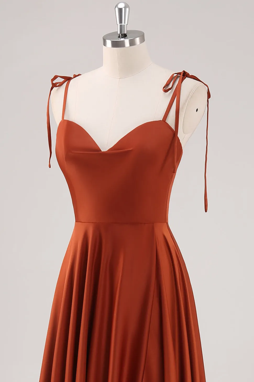 Rust plissado uma linha espaguete alças vestido de dama de honra com fenda