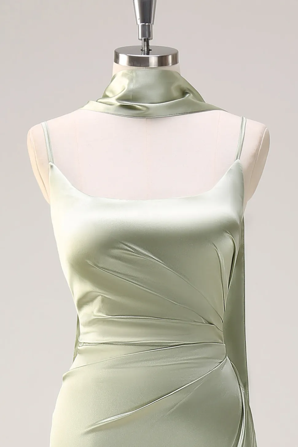 Sage Mermaid Ruched Long Ruched Streamer cetim vestido de dama de honra com fenda