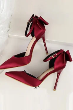 Saltos de baile de cetim da Borgonha com Bowknot