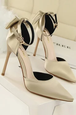 Saltos de baile de cetim da Borgonha com Bowknot