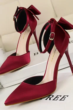 Saltos de baile de cetim da Borgonha com Bowknot