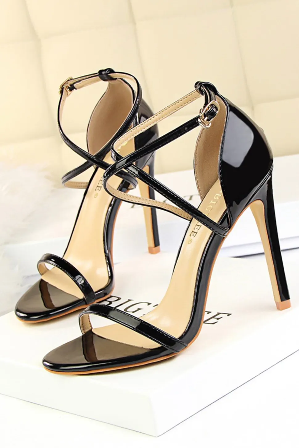 Sandálias de stiletto preto