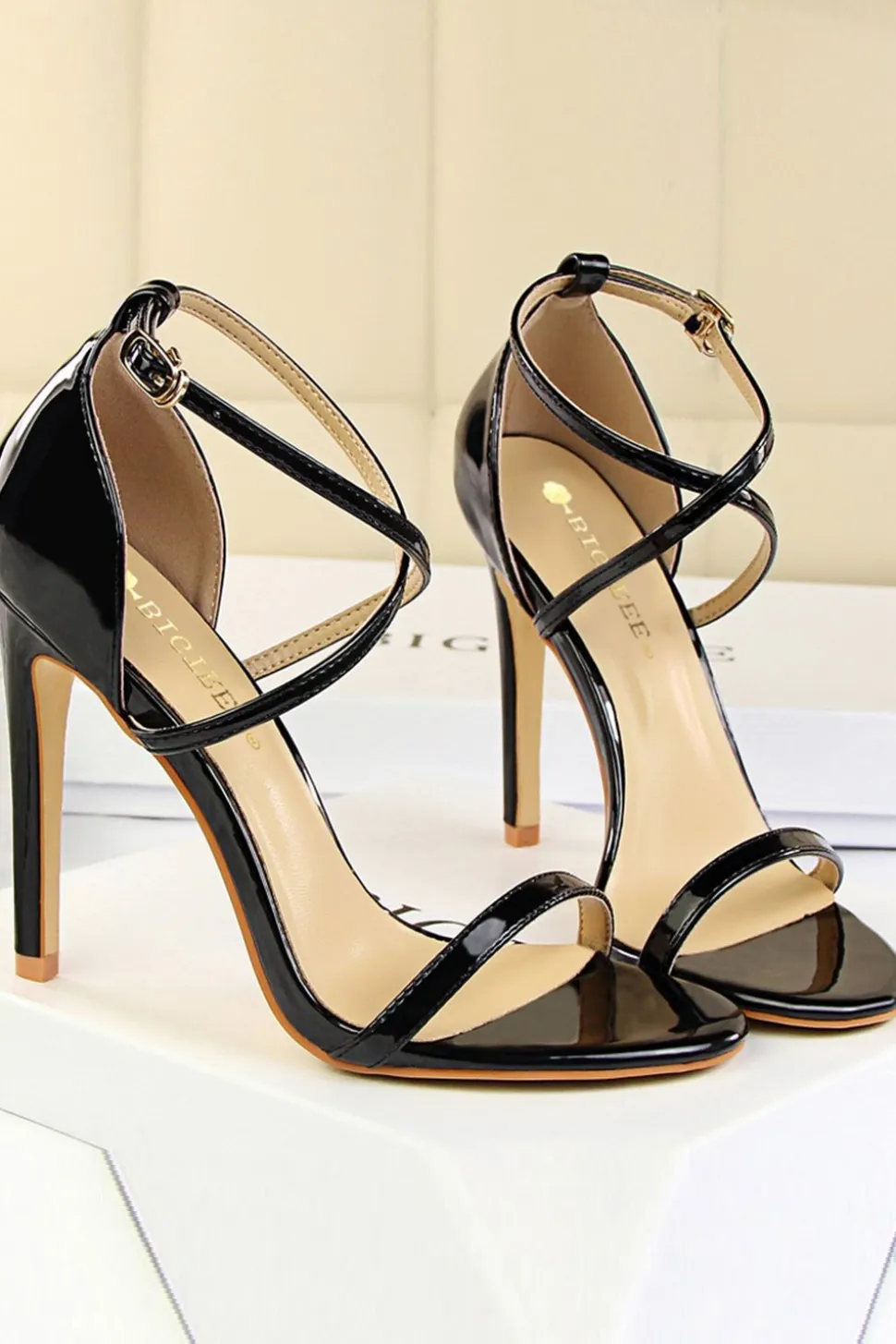 Sandálias de stiletto preto