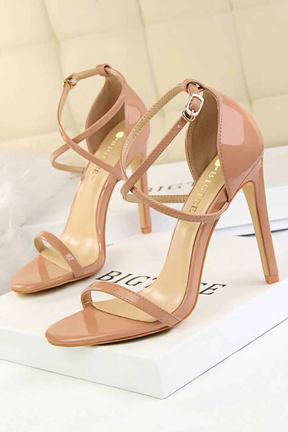 Sandálias de stiletto preto