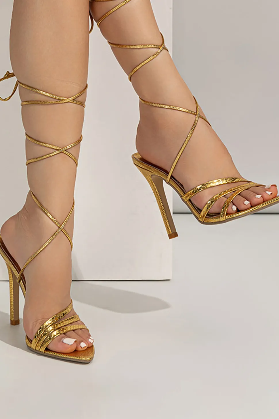 Sandálias Stiletto Golden Open Toe com Rendas