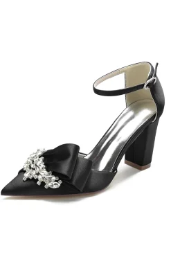 Sapatos de salto alto grosso preto com arco