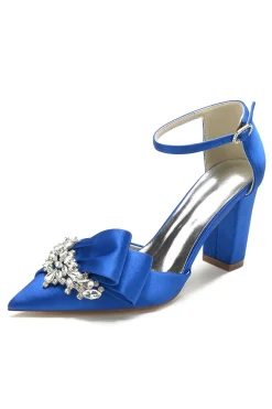 Sapatos de salto alto grosso preto com arco