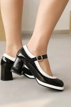 Sapatos pretos do toe round com correia ajustável