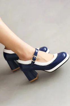 Sapatos pretos do toe round com correia ajustável