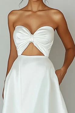 Sem Alças Linha-A Cetim Assimétrico Curto/Mini Vestidinho Branco