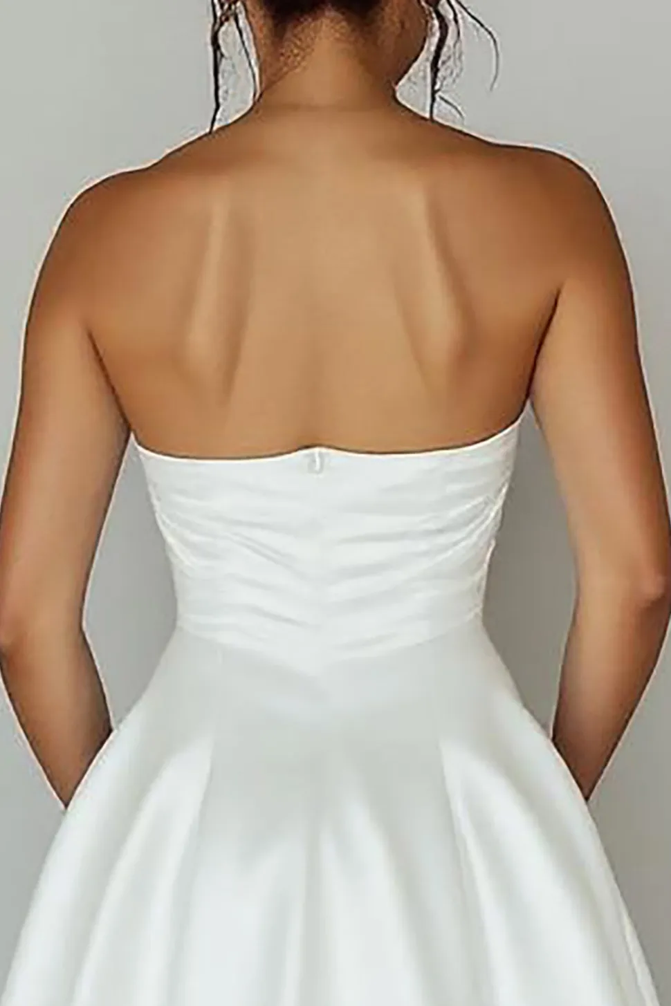 Sem Alças Linha-A Cetim Assimétrico Curto/Mini Vestidinho Branco
