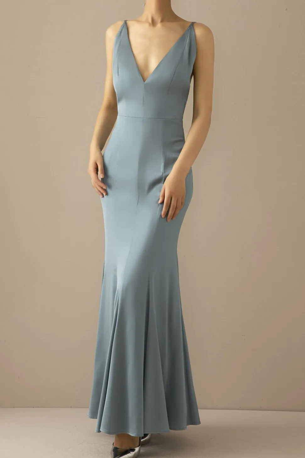 Sereia Azul V Long Neck Prom Dress