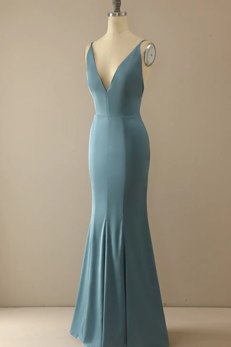 Sereia Azul V Long Neck Prom Dress