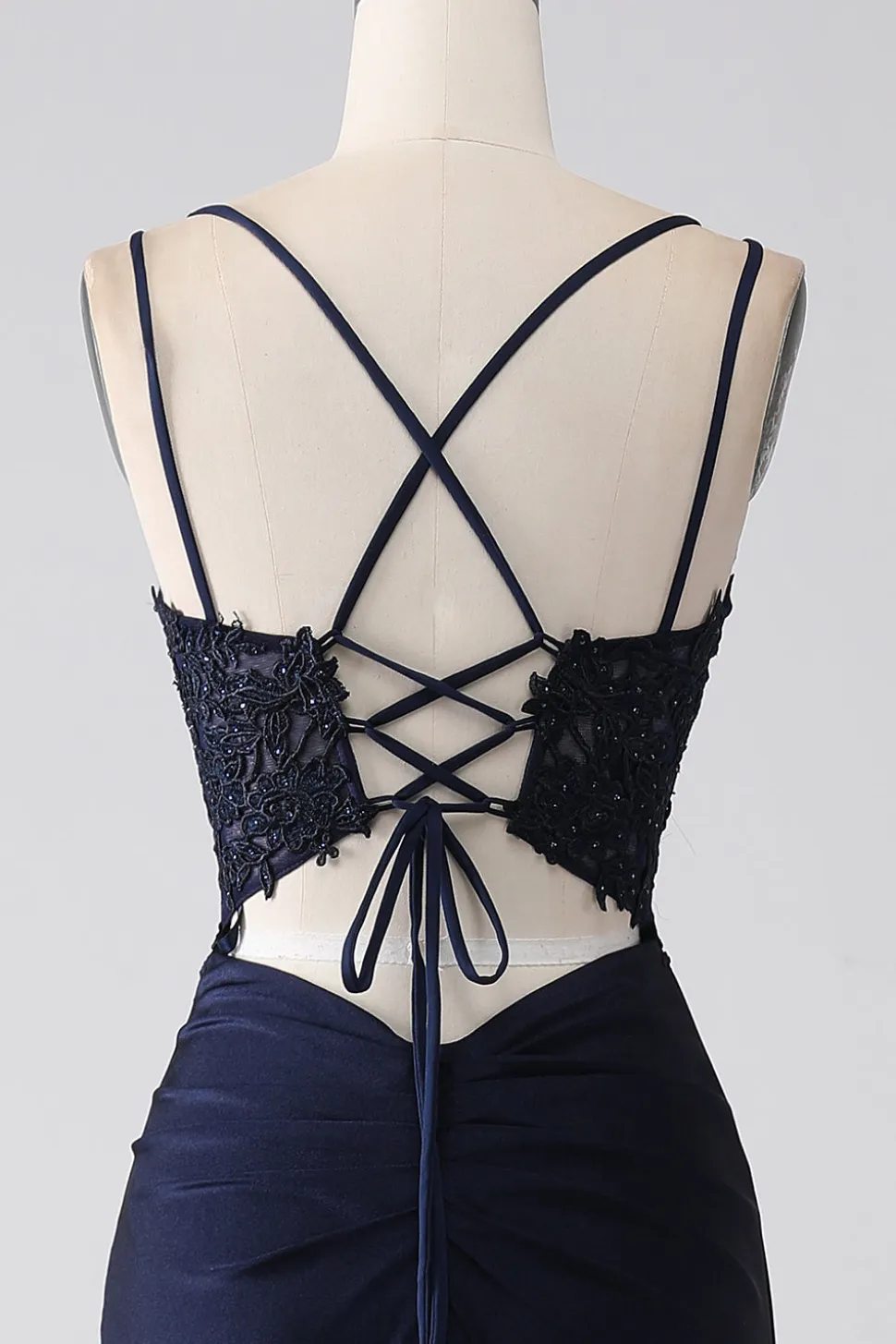 Sereia Beaded Navy Prom Dress com Folhos