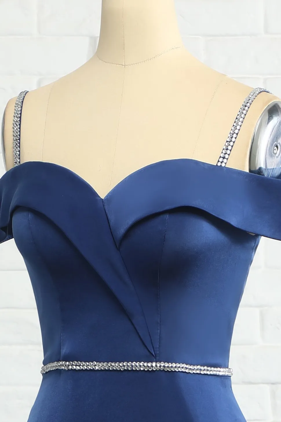 Sereia fora do ombro vestido de dama de honra da marinha com missangas