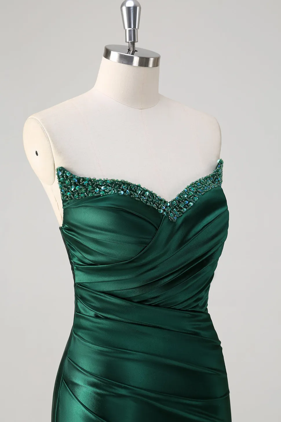 Sereia Vermelha Cetim Strapless plissado lantejoulas longo vestido de baile com fenda