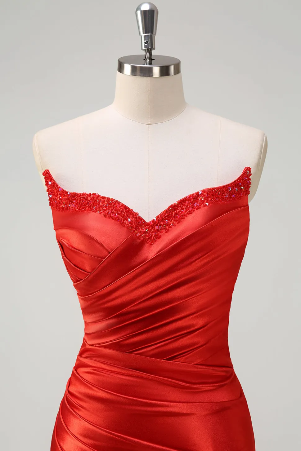 Sereia Vermelha Cetim Strapless plissado lantejoulas longo vestido de baile com fenda