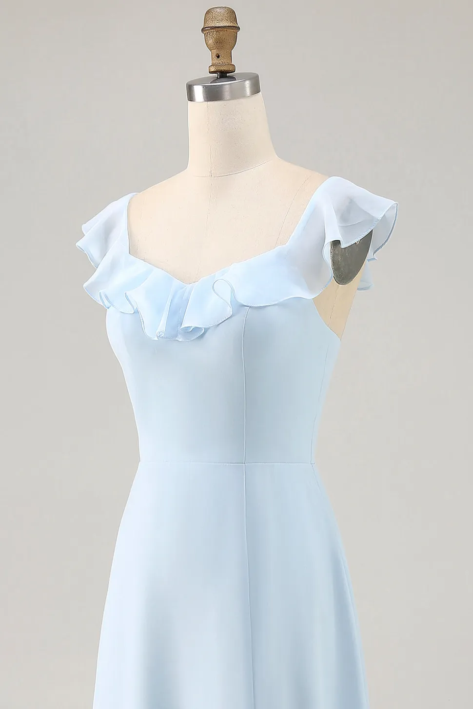 Sky Blue Ruffled Scoop Neck Um Vestido de Madrinha Linha