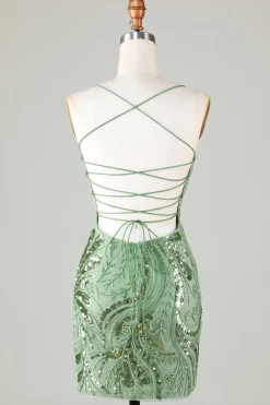 Sparkly Bainha Espaguete Alças Verde Vestido Curto Homecoming com Criss Cross Back
