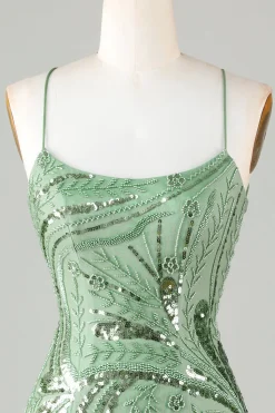 Sparkly Bainha Espaguete Alças Verde Vestido Curto Homecoming com Criss Cross Back