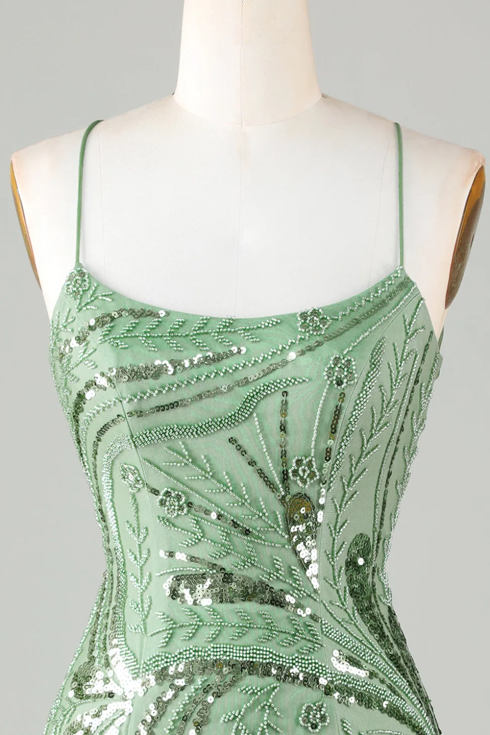 Sparkly Bainha Espaguete Alças Verde Vestido Curto Homecoming com Criss Cross Back