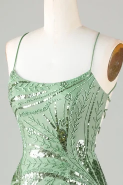 Sparkly Bainha Espaguete Alças Verde Vestido Curto Homecoming com Criss Cross Back