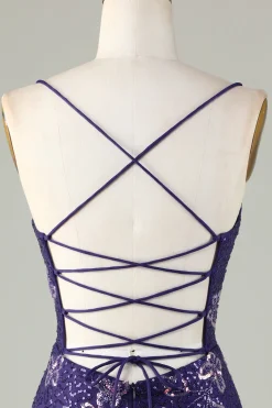 Sparkly Bainha Esparguete Correias Roxo Escuro Vestido Curto Homecoming com Criss Cross Back