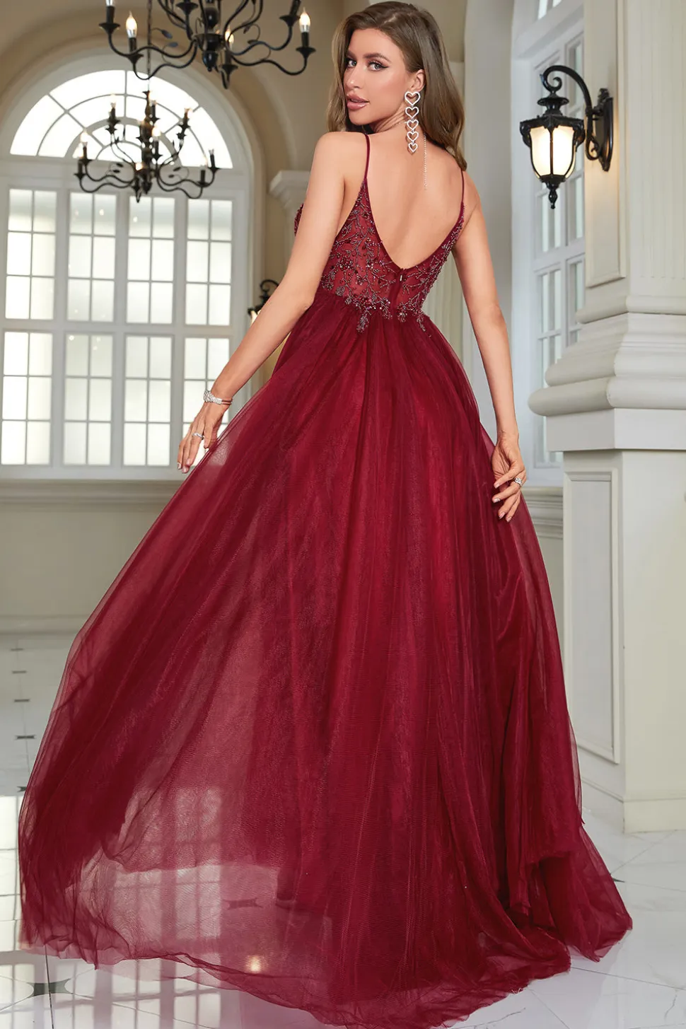 Sparkly Borgonha frisado longo vestido de baile de tule com fenda