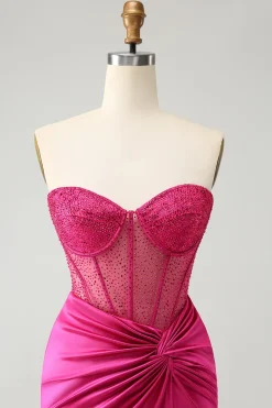 Sparkly Fuchsia Tight Beaded Corset Strapless Homecoming Vestido