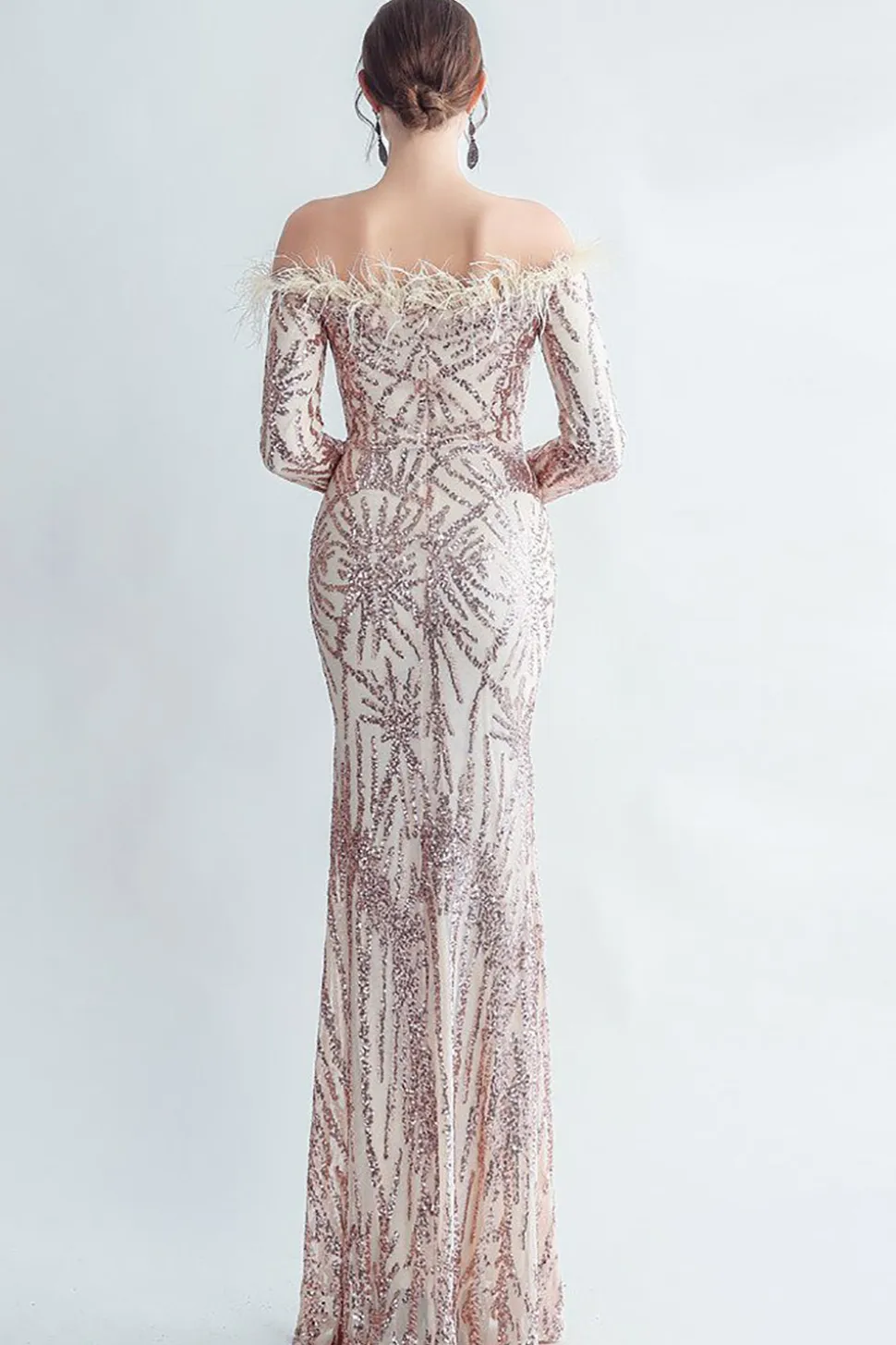 Sparkly Off The Shoulder Sequins Vestido de baile de formatura dourado com penas