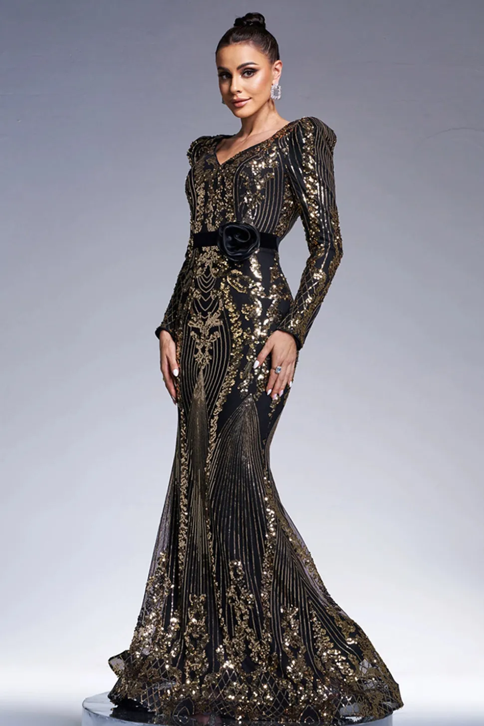 Sparkly Preto Dourado Mangas Longas Bainha Vestido Formal Longo com Bordado de Lantejoulas