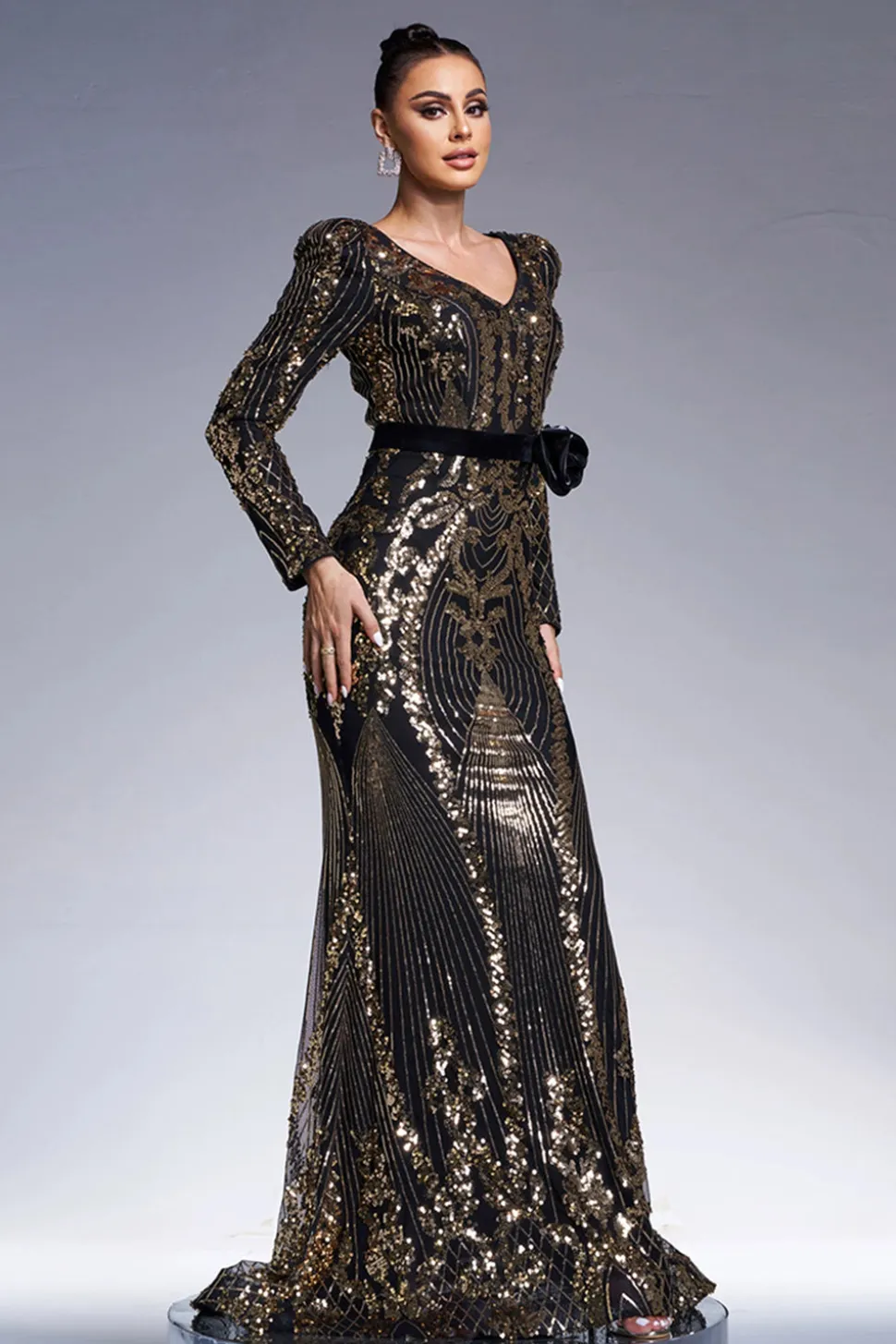 Sparkly Preto Dourado Mangas Longas Bainha Vestido Formal Longo com Bordado de Lantejoulas