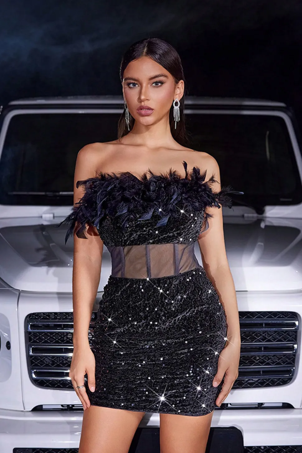 Sparkly preto espartilho sem alças apertado Homecoming vestido com penas