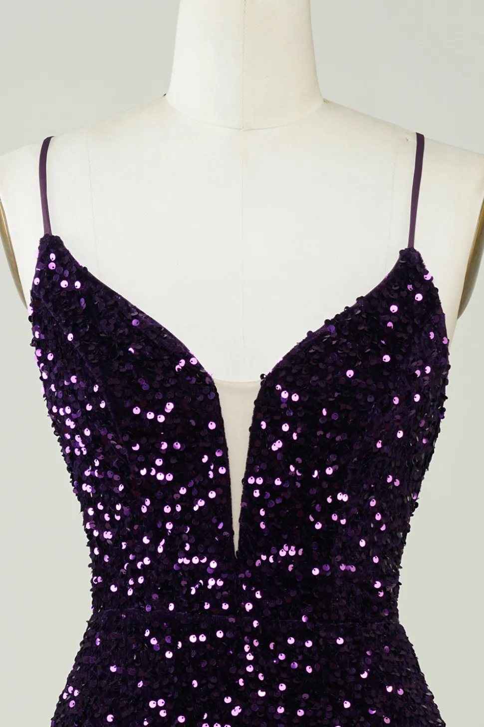 Sparkly Purple Sequins Backless Tight Short Homecoming Dress com fenda