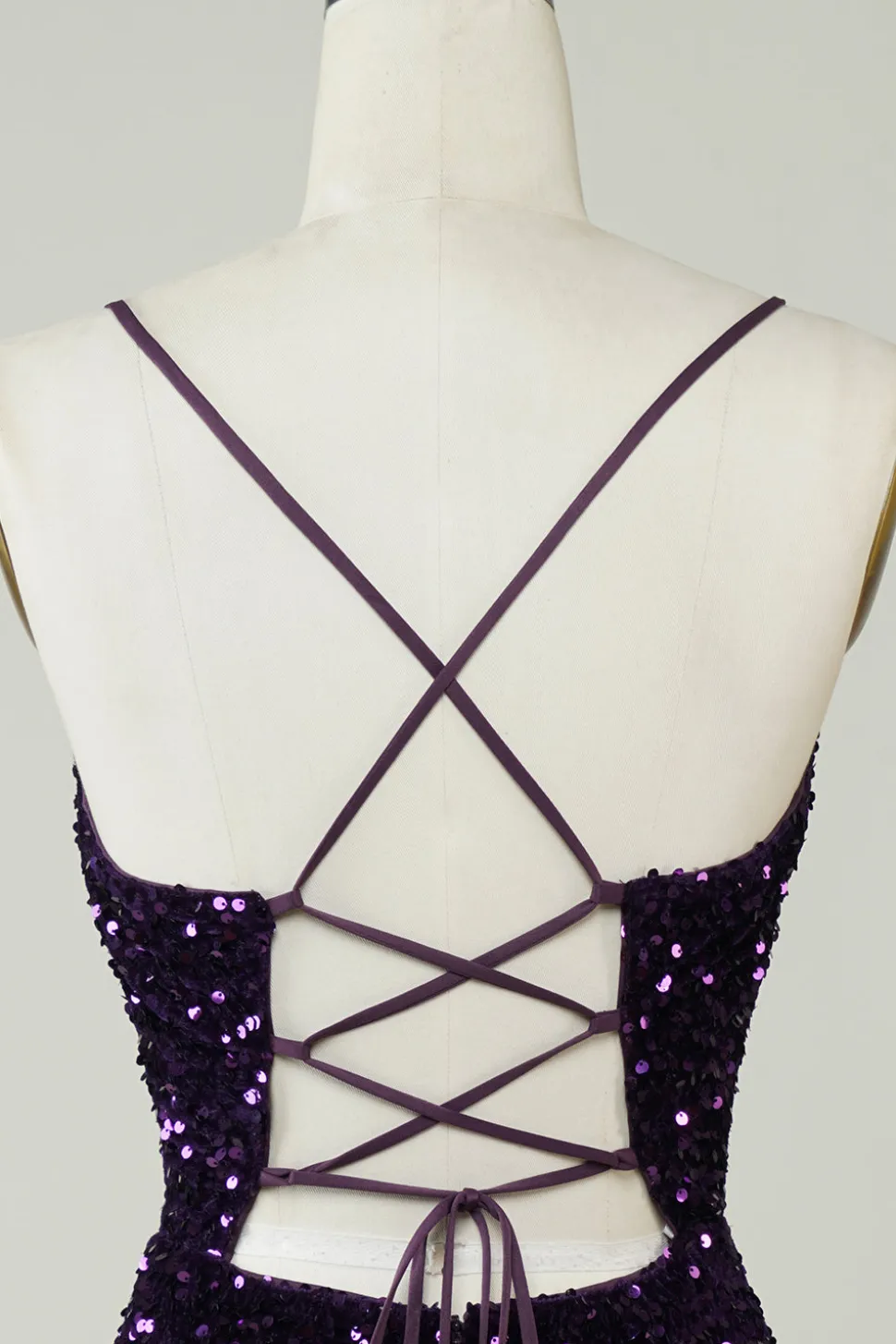 Sparkly Purple Sequins Backless Tight Short Homecoming Dress com fenda