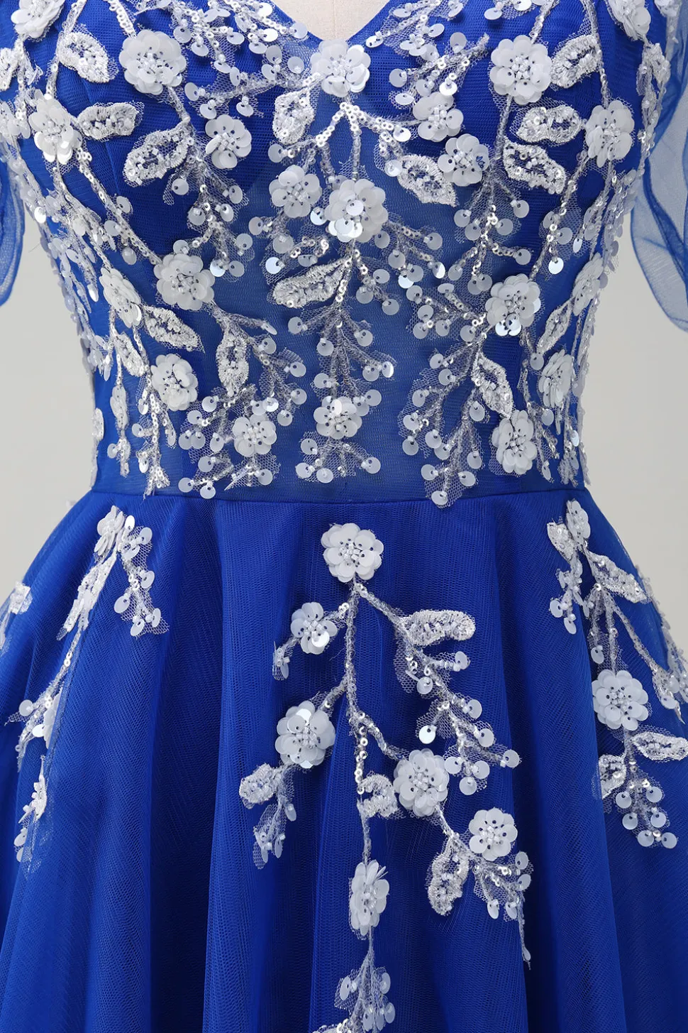 Sparkly Royal Blue A-Line V Neck Appliques Tulle Long Prom Dress com mangas curtas