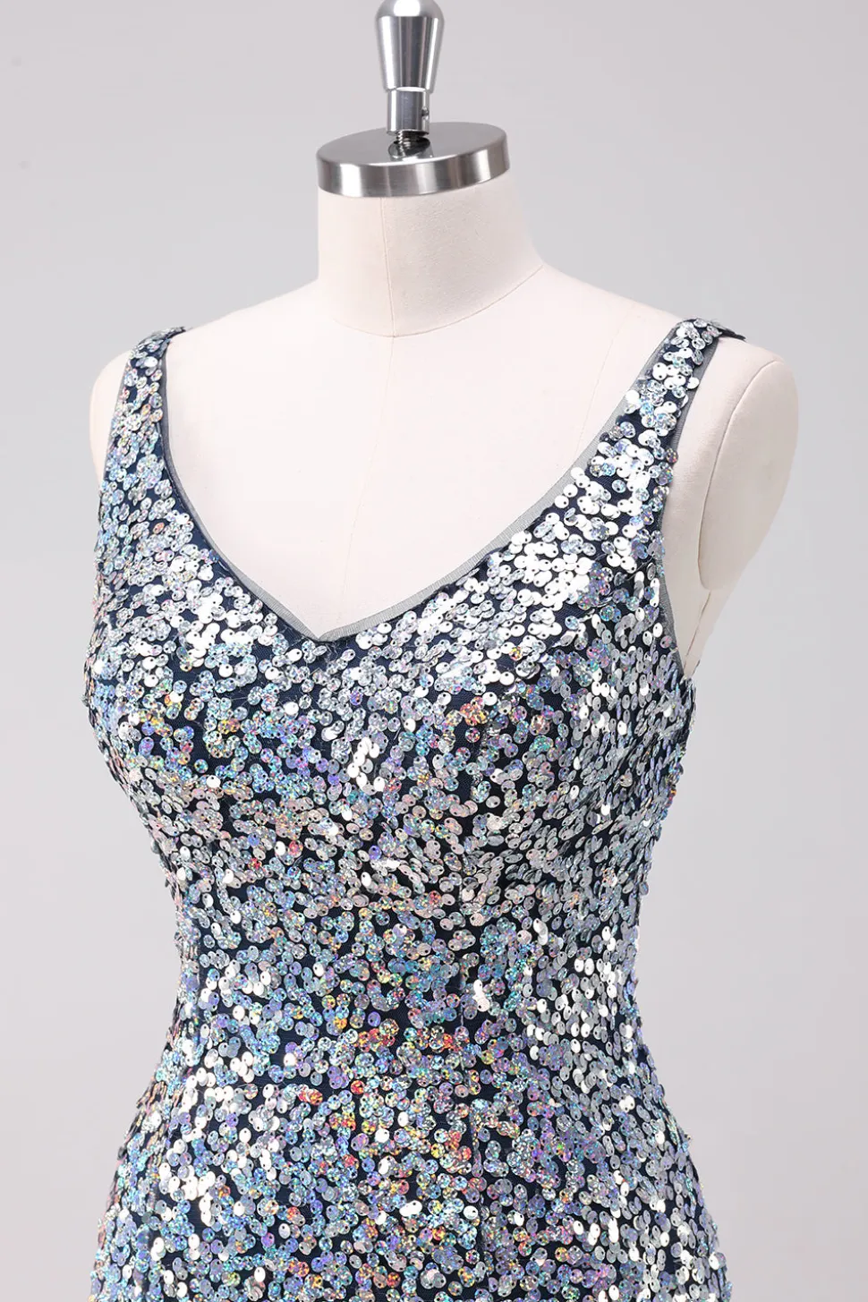 Sparkly Silver Bodycon V-Neck Vestido Curto Homecoming com Sequins