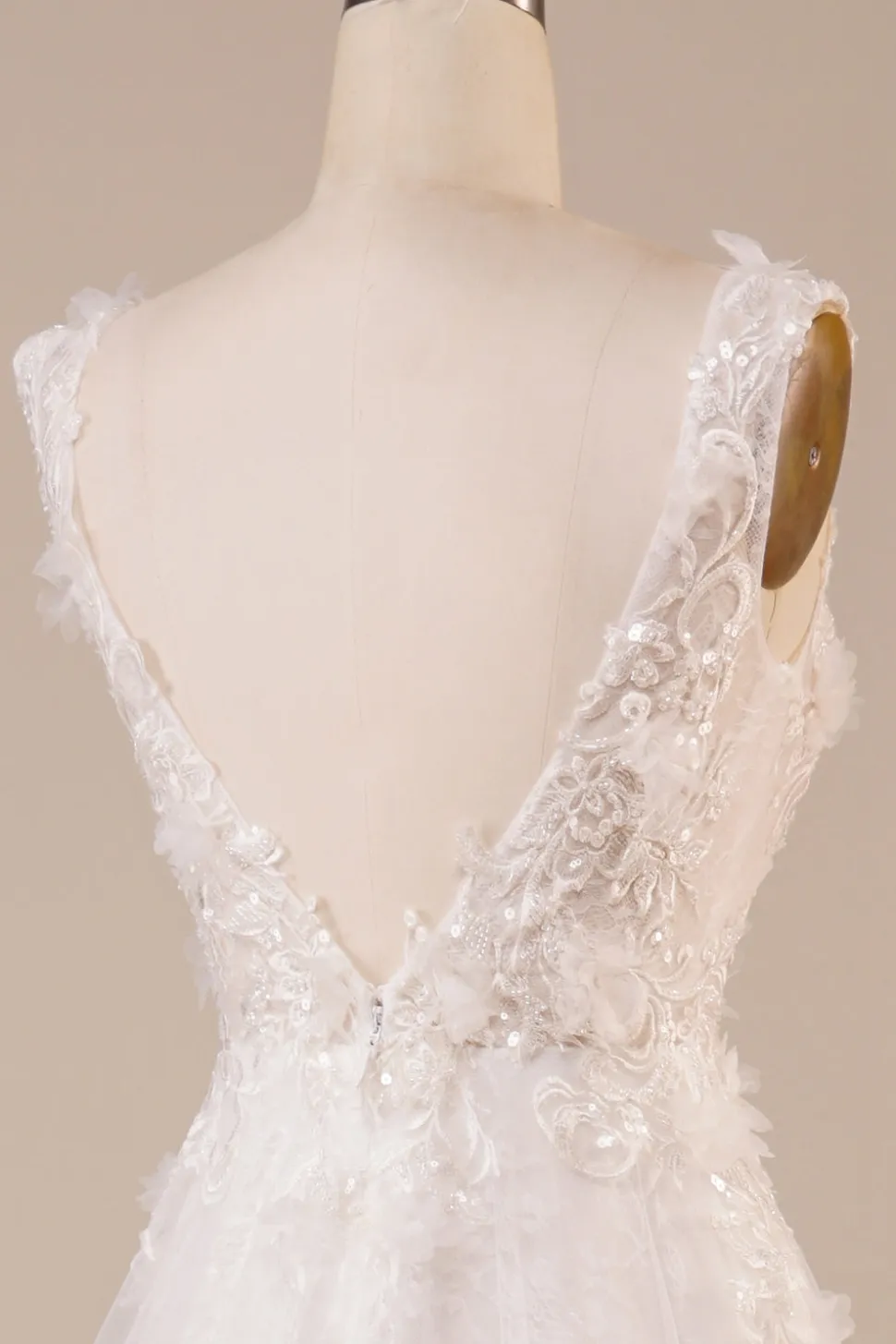 Sparkly Tule frisado marfim longo vestido de noiva